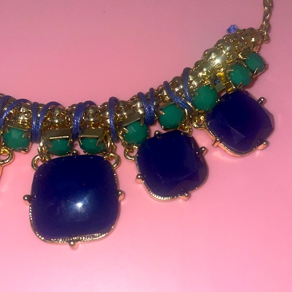 💚💙 Gold-tone Bib Necklace Costume Jewelry Green and Dark Blue Stones 💙💚 - Picture 3 of 4